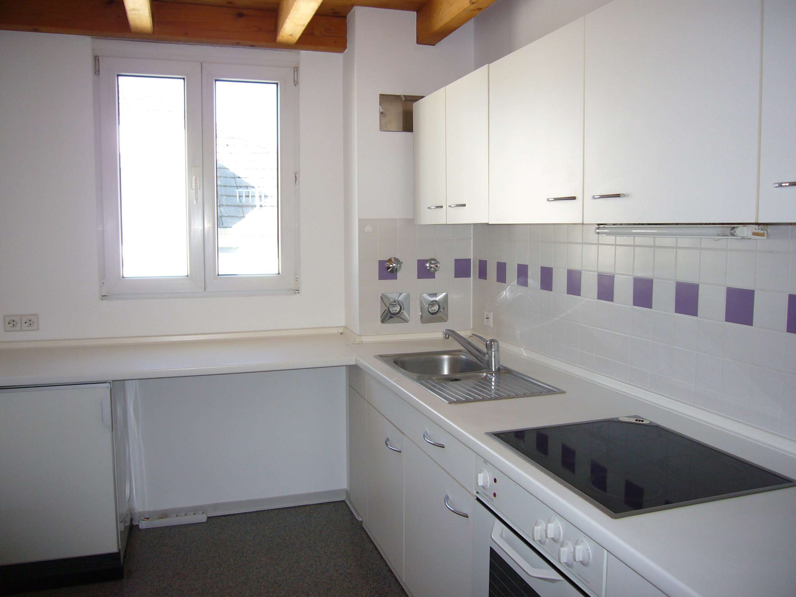 Detailansicht Küche der Immobilie 2-Zimmer-Studiowohnung am Fuße des Georgenberges in Reutlingen