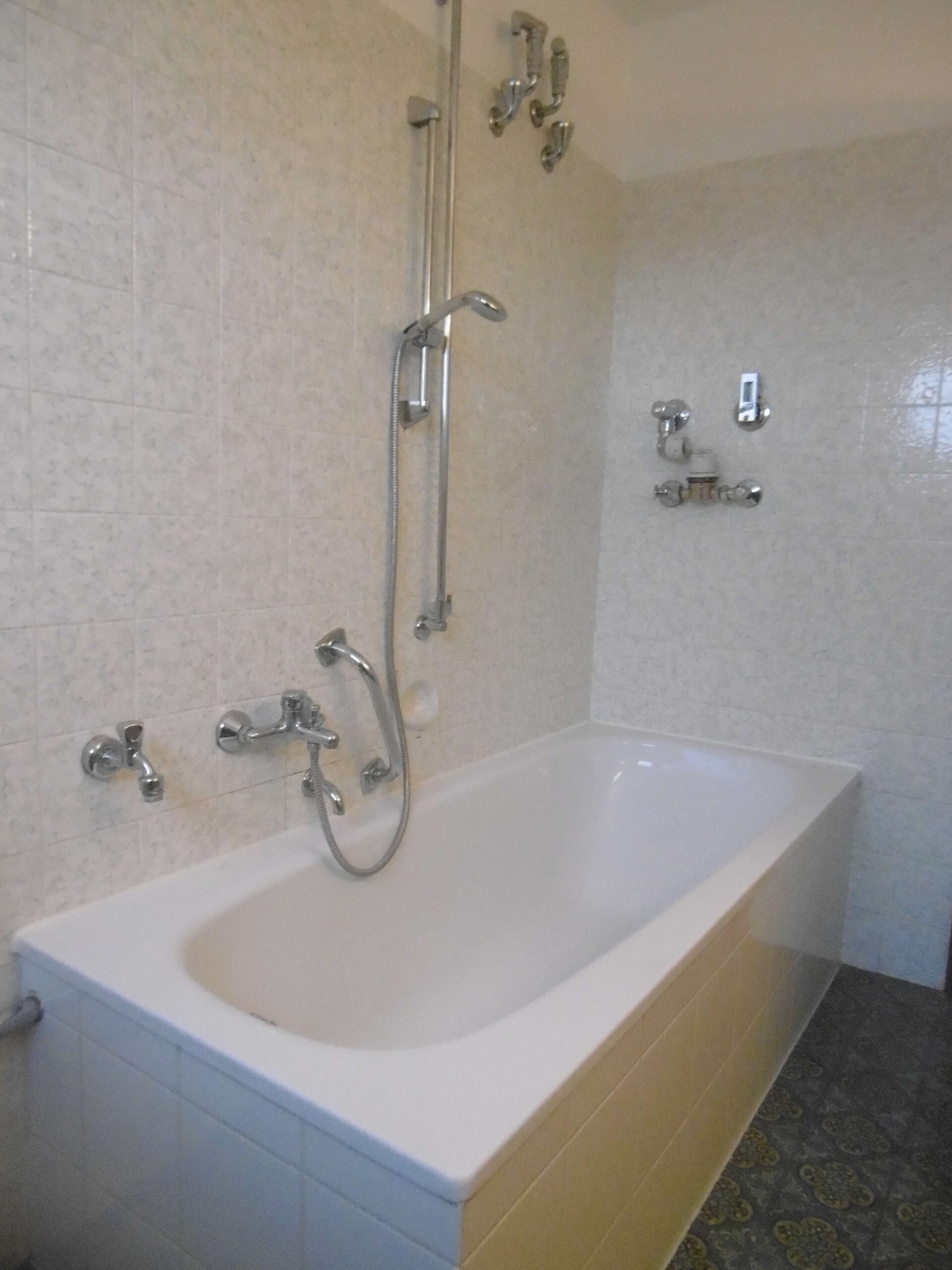 Detailansicht Badezimmer der Immobilie 4,5-Zimmer-Wohnung mit schöner Aussicht