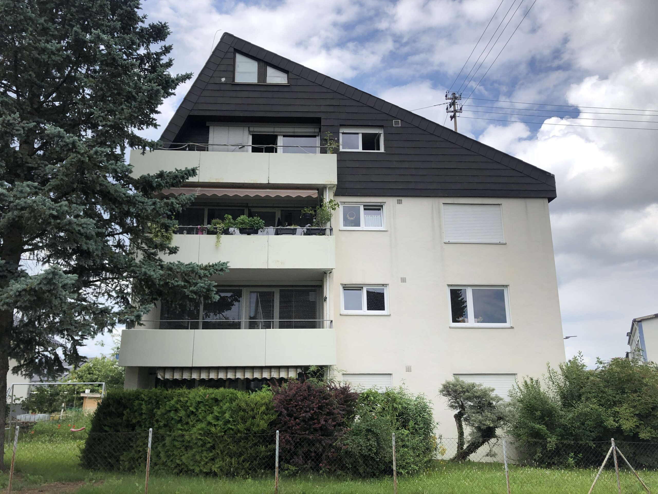 Detailansicht Hausansicht der Immobilie 4,5-Zimmer-Wohnung mit schöner Aussicht