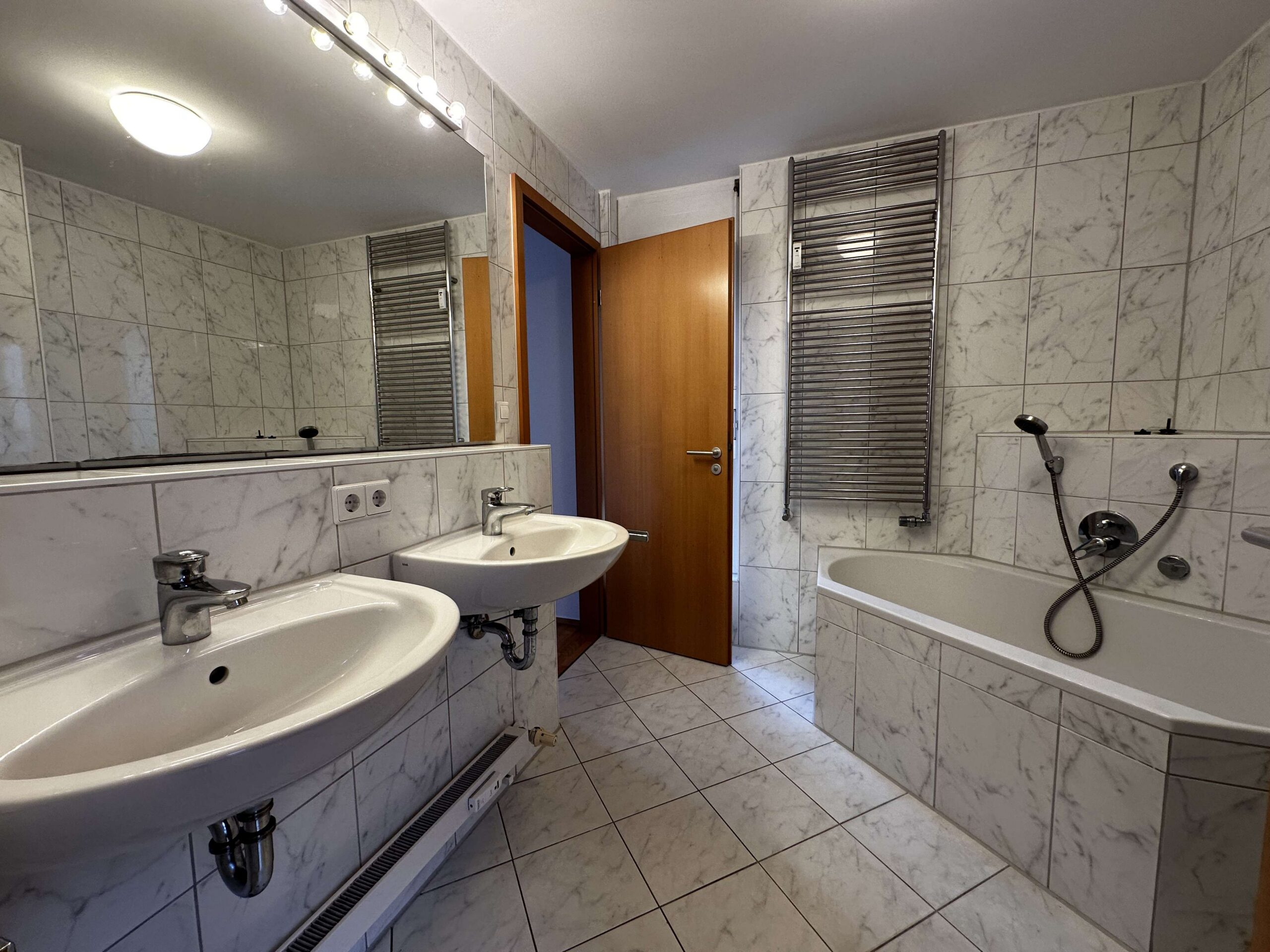 Detailansicht Badezimmer der Immobilie Zentrumsnahe 3-Zimmer-Wohnung in Reutlingen