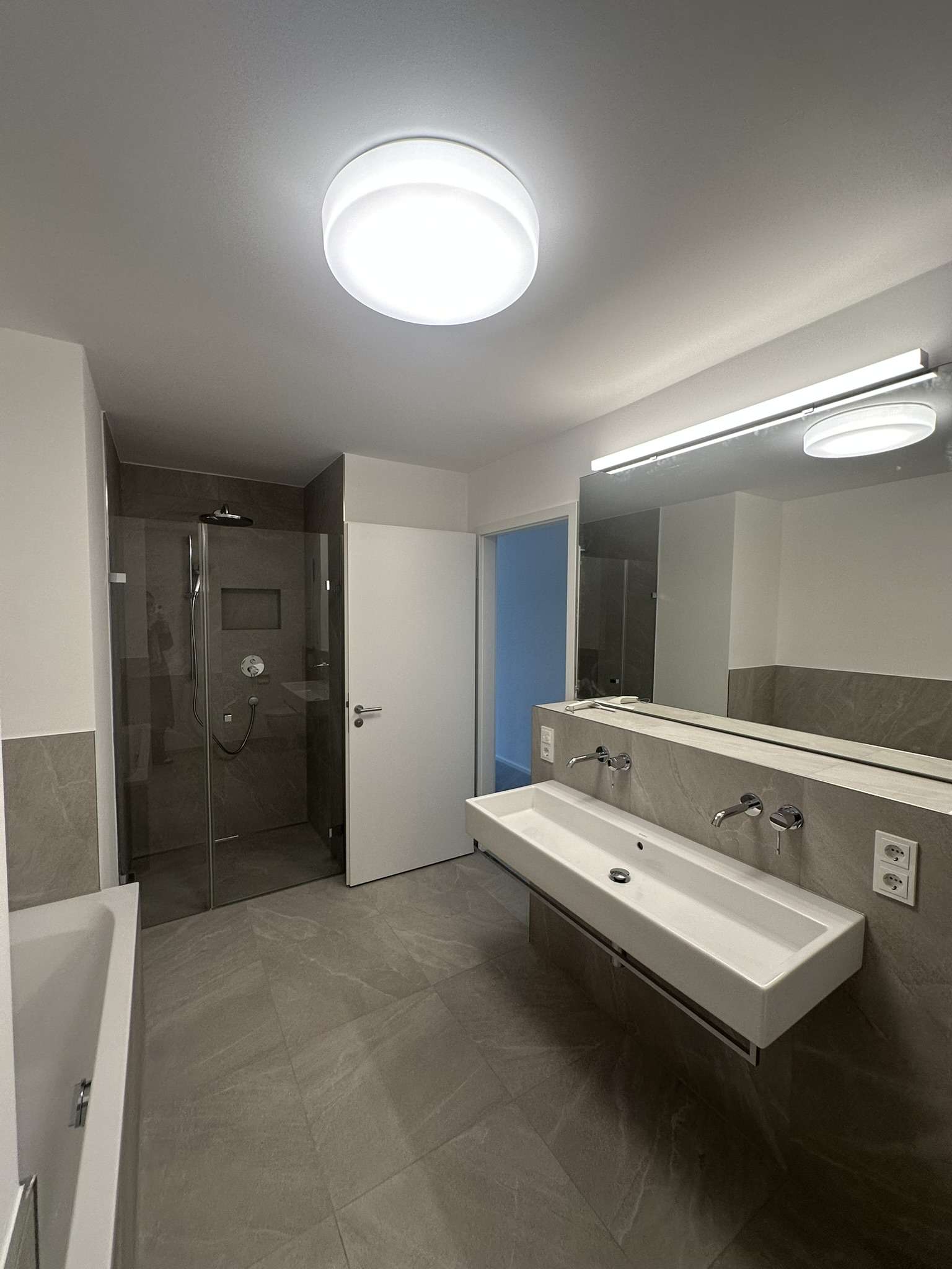Detailansicht Badezimmer der Immobilie *Neubau* 4-Zi.-Wohnung im 5. Obergeschoss