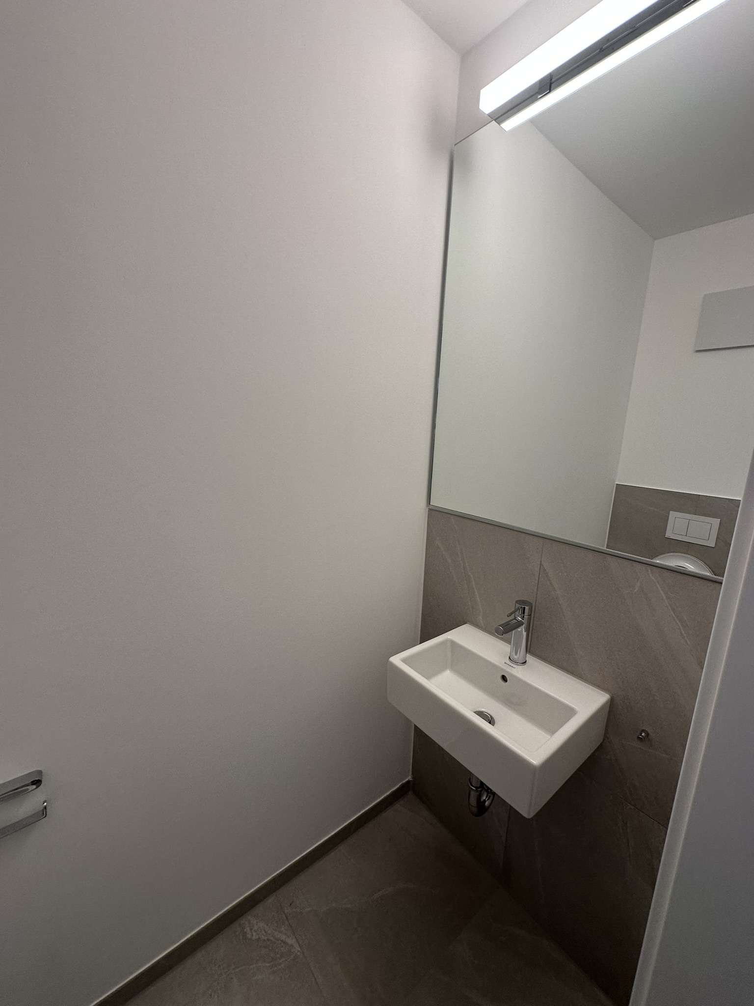 Detailansicht Gäste-WC der Immobilie *Neubau* 4-Zi.-Wohnung im 5. Obergeschoss