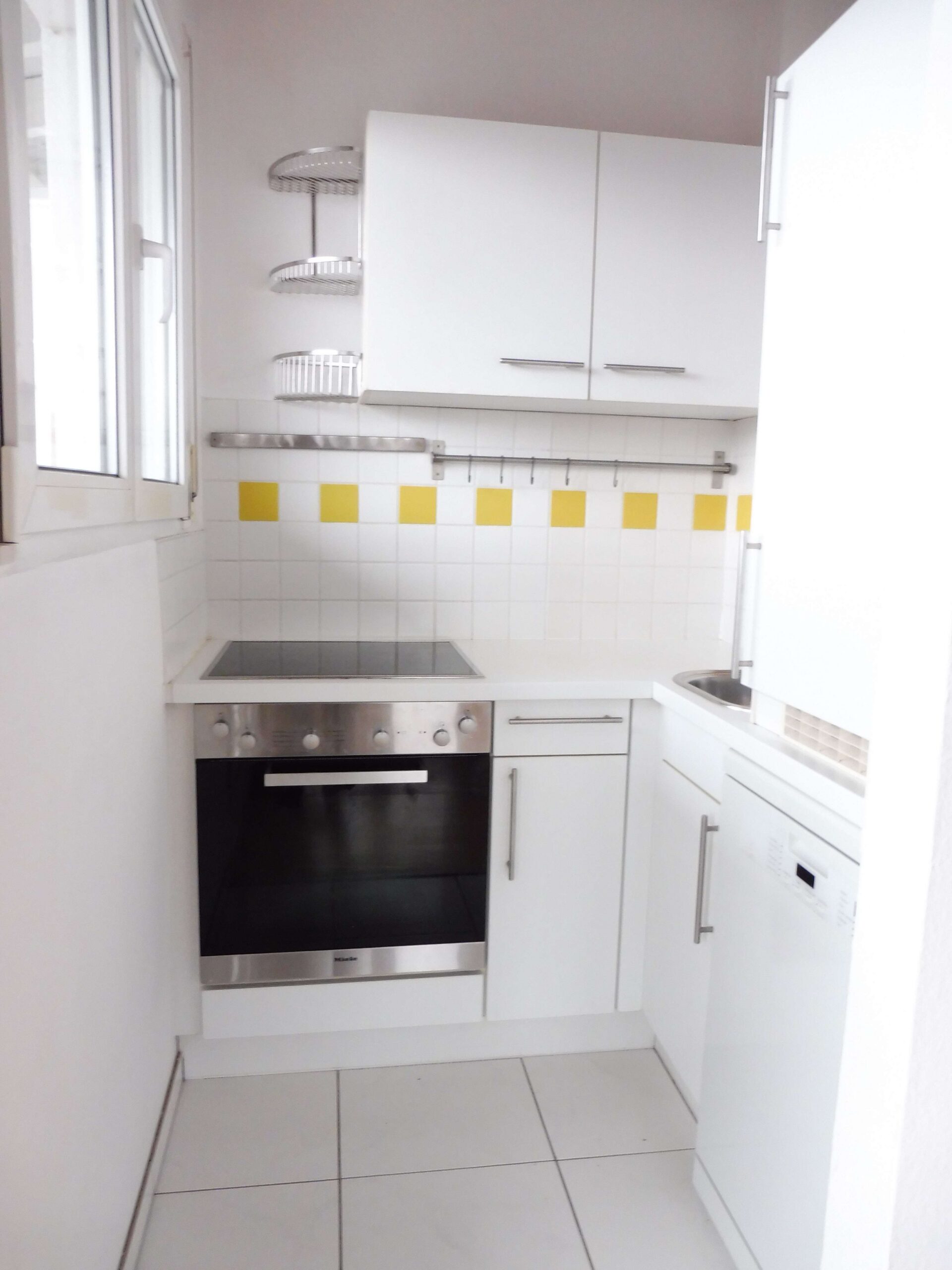 Detailansicht Küche der Immobilie Charmante 2,5 Zimmer-Studio-Wohnung mit Galerie in Lustnau