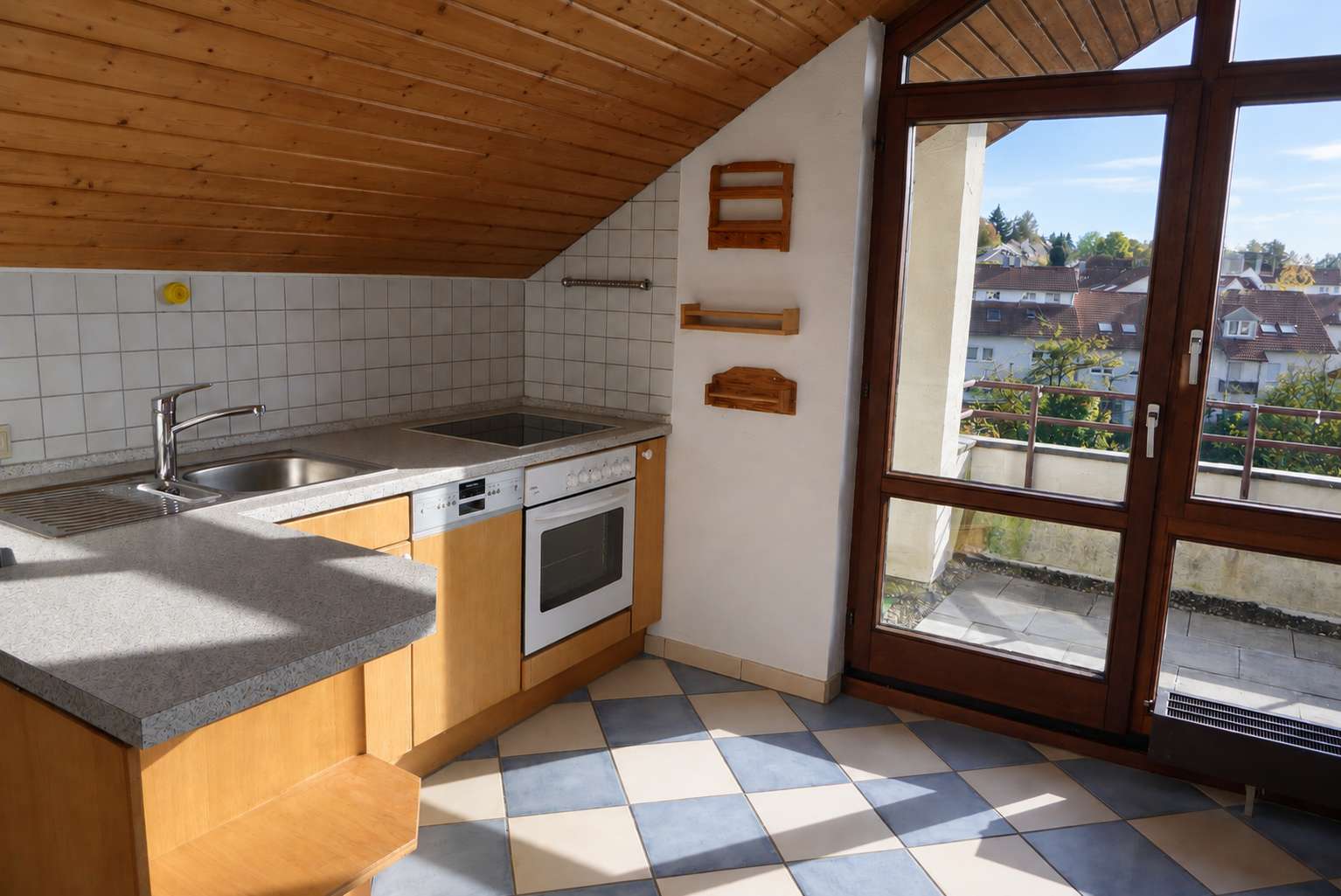 Detailansicht Küche der Immobilie Schöne, großzügige 2,5-Zimmer-Studio-Maisonettewohnung in Dusslingen