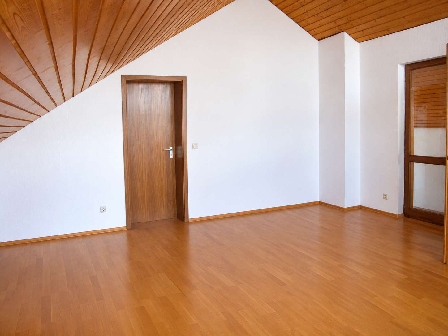 Detailansicht Wohnzimmer der Immobilie Schöne, großzügige 2,5-Zimmer-Studio-Maisonettewohnung in Dusslingen