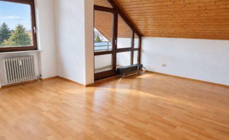 Detailansicht Wohnzimmer der Immobilie Schöne, großzügige 2,5-Zimmer-Studio-Maisonettewohnung in Dusslingen