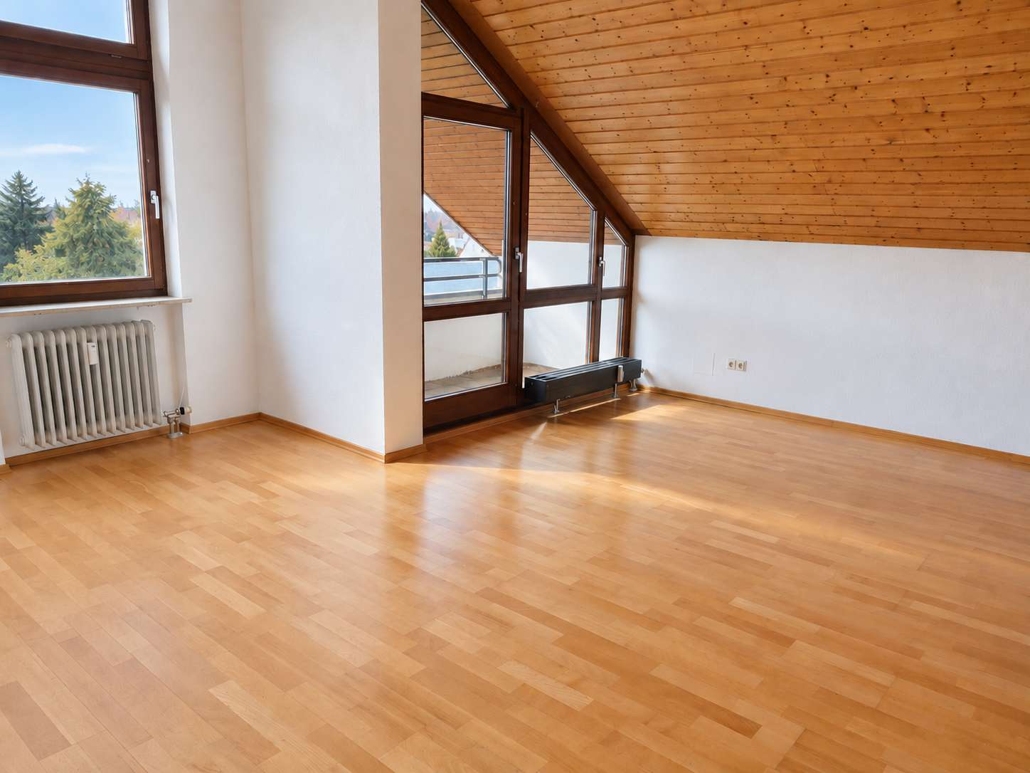 Detailansicht Wohnzimmer der Immobilie Schöne, großzügige 2,5-Zimmer-Studio-Maisonettewohnung in Dusslingen