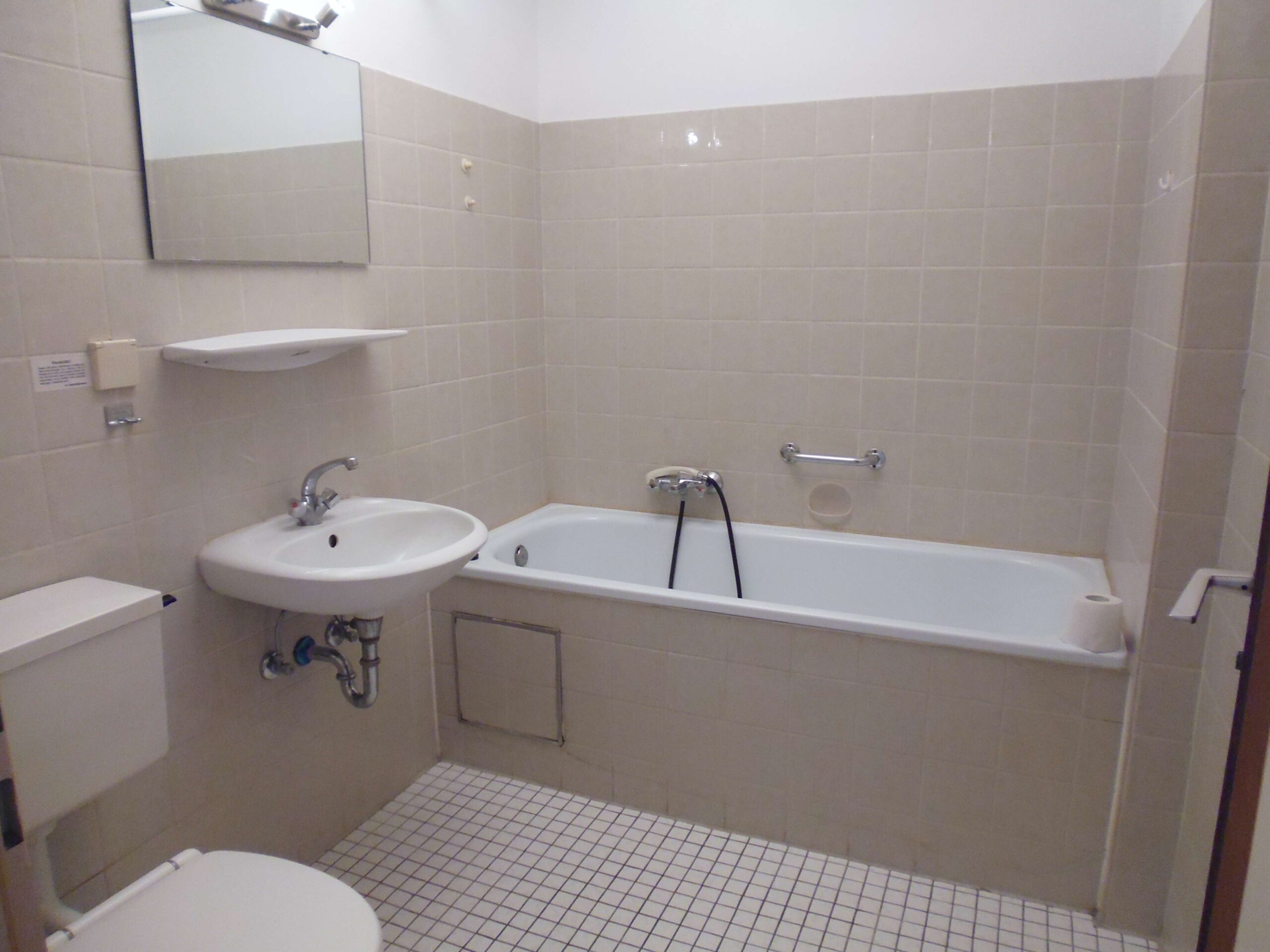 Detailansicht Badezimmer der Immobilie 1-Zimmer-Wohnung im "Hochhaus Achalm" in Reutlingen