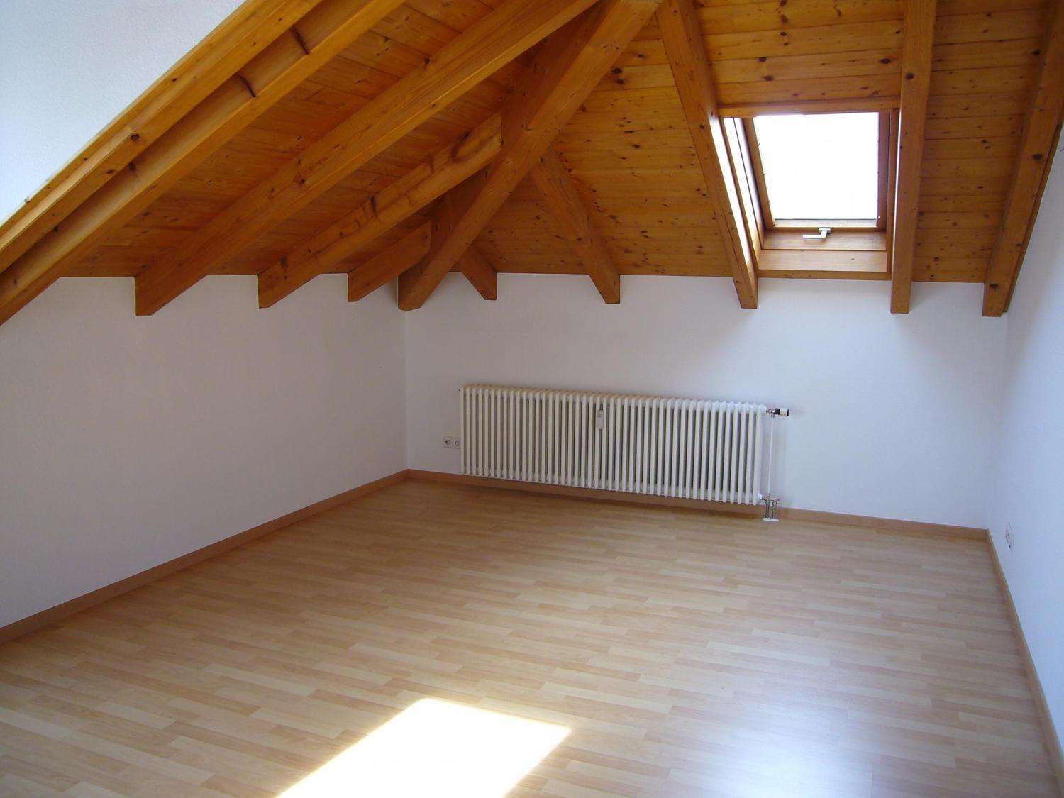 Detailansicht Wohnzimmer der Immobilie 2-Zimmer-Studiowohnung am Fuße des Georgenberges in Reutlingen