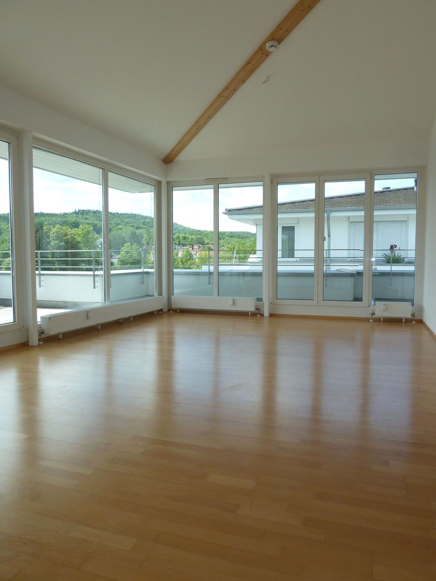 Detailansicht Wohnzimmer der Immobilie Sehr helle 3-Zimmer-Penthouse-Wohnung "Am Georgenberg"