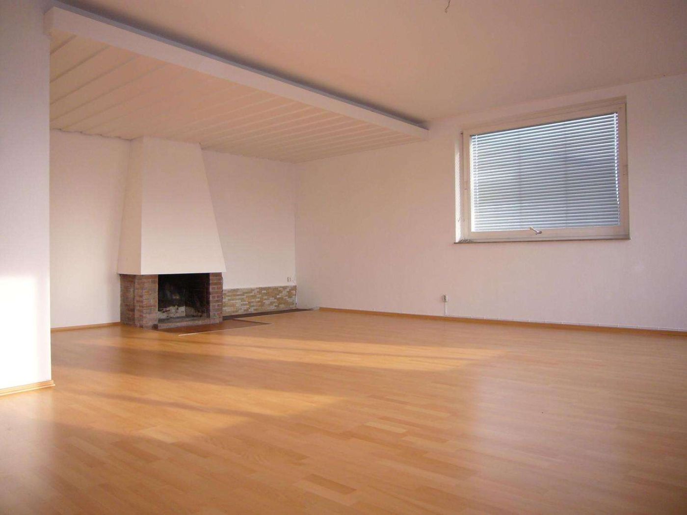 Detailansicht Wohnbereich der Immobilie Gemütliche 1,5-Zimmer-Wohnung mit schöner Aussicht in zentrumsnaher Lage in Reutlingen
