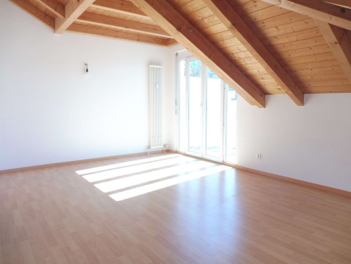 Detailansicht Wohnzimmer der Immobilie 2-Zimmer-Wohnung in sehr schöner Ortsrandlage in Eningen