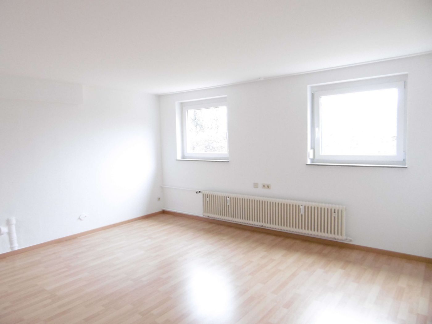 Detailansicht Wohnzimmer  der Immobilie WG-geeignete 2,5-Zimmer-Wohnung in Reutlingen