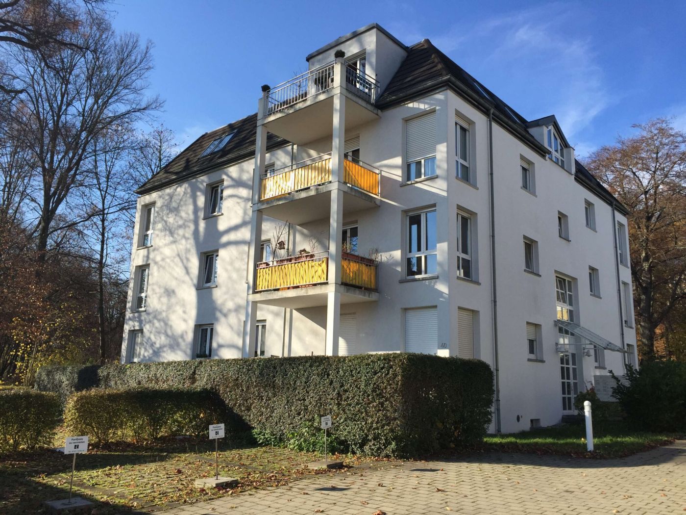 Detailansicht Hausansicht der Immobilie Stellplatz im Freien